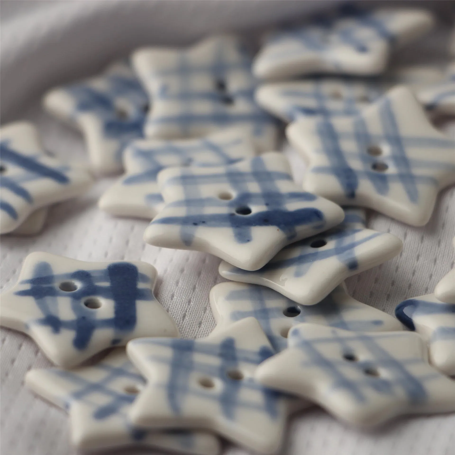 20/30mm Five Pointed Star 2 Hole Blue and White Ceramic Sewing Buttons 4PCS