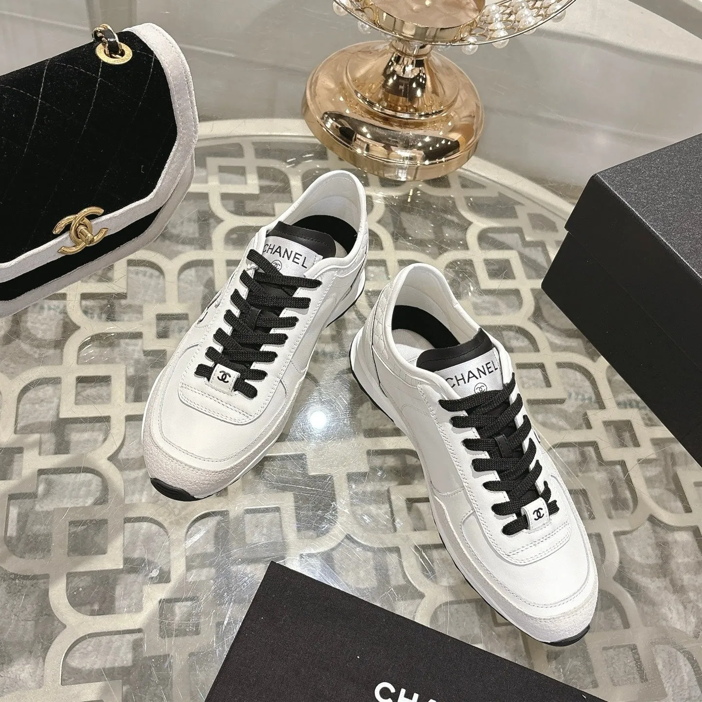 Calfskin White 25C CHANEL Flawless & Suede Traines Safe 213314