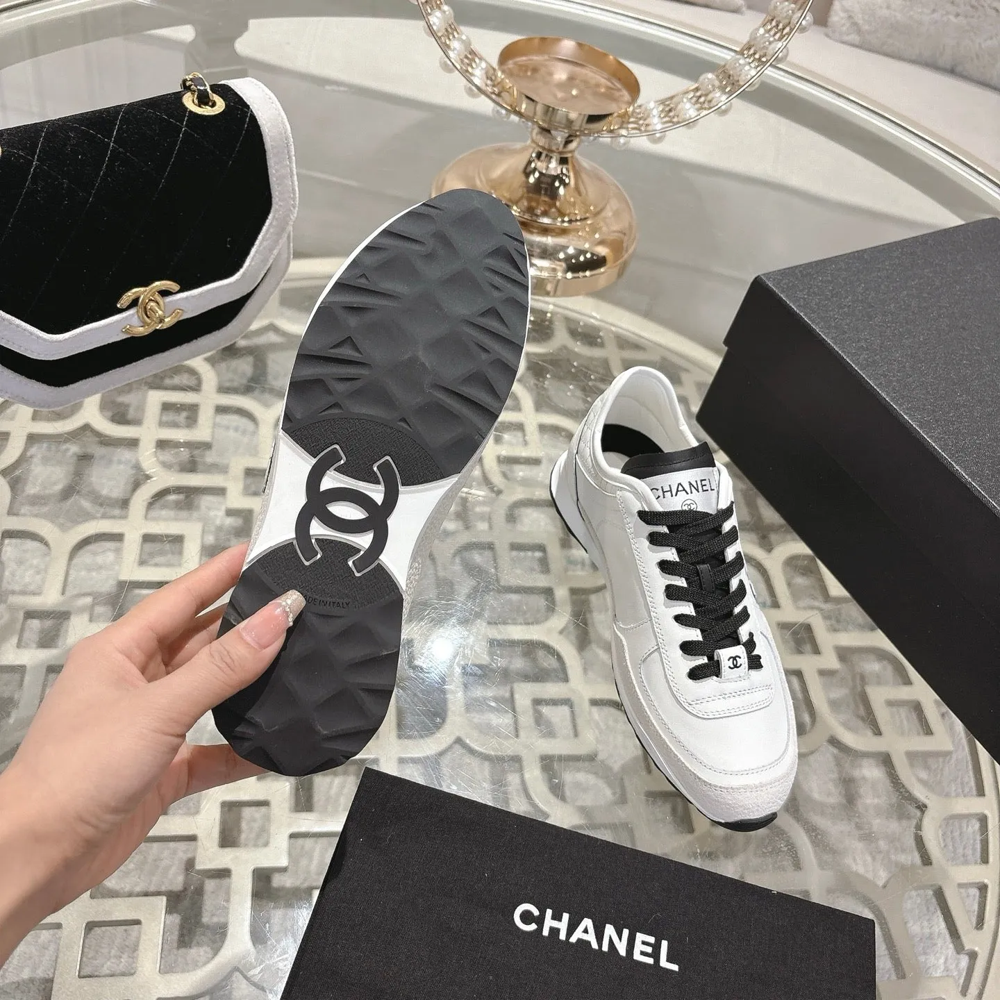 Calfskin White 25C CHANEL Flawless & Suede Traines Safe 213314