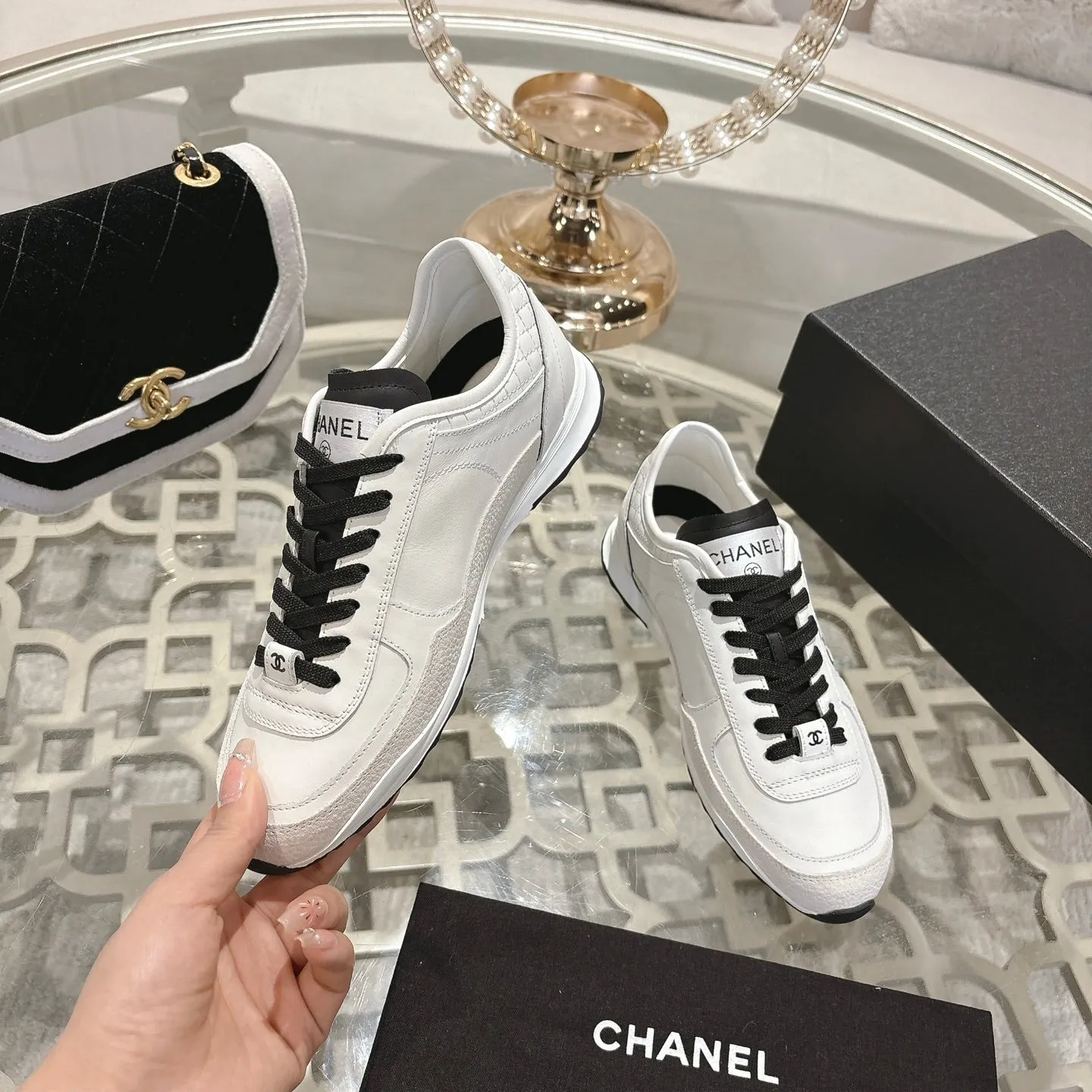 Calfskin White 25C CHANEL Flawless & Suede Traines Safe 213314