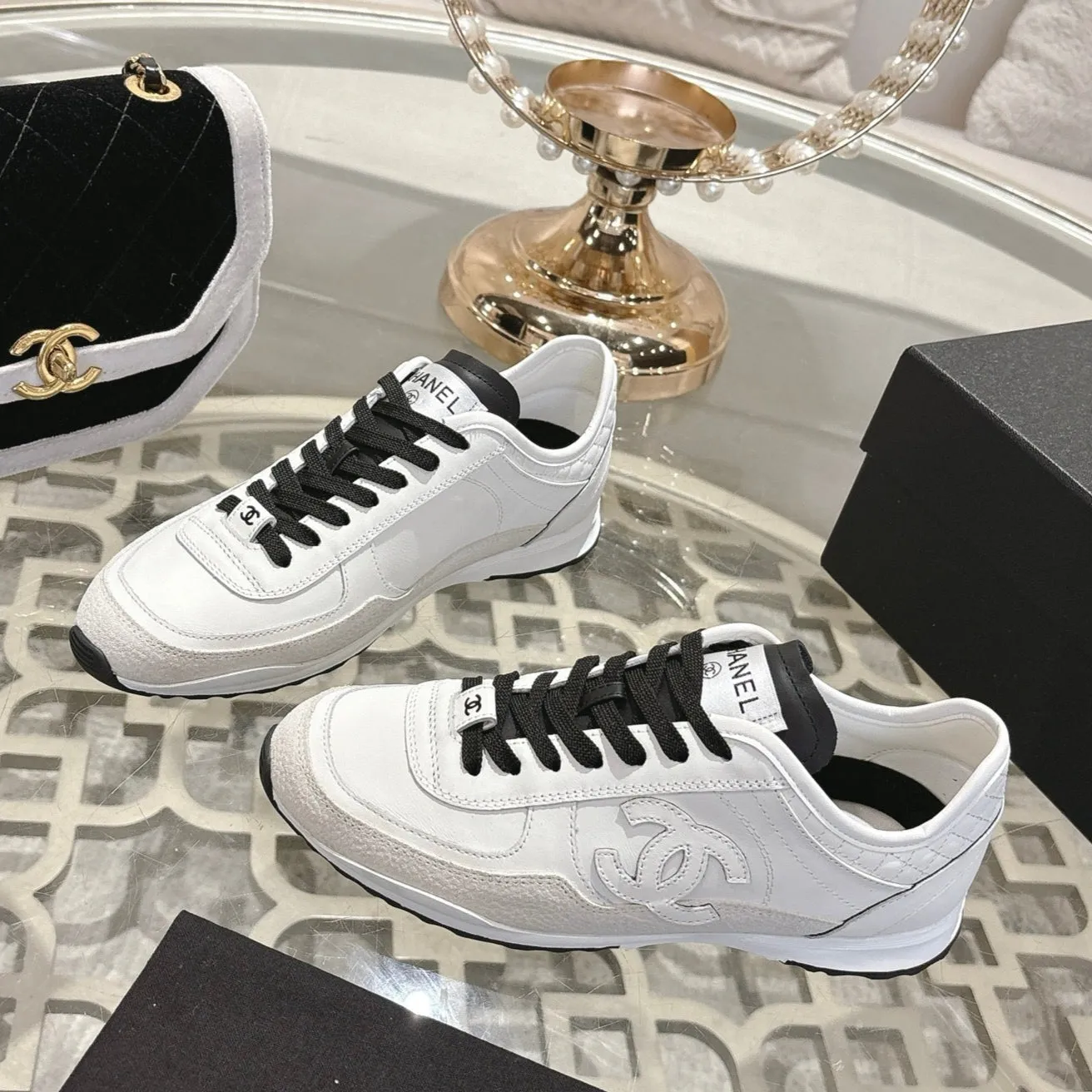 Calfskin White 25C CHANEL Flawless & Suede Traines Safe 213314