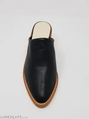 Foxhill Pointed Toe Slip Flat Sole On Leather Mule