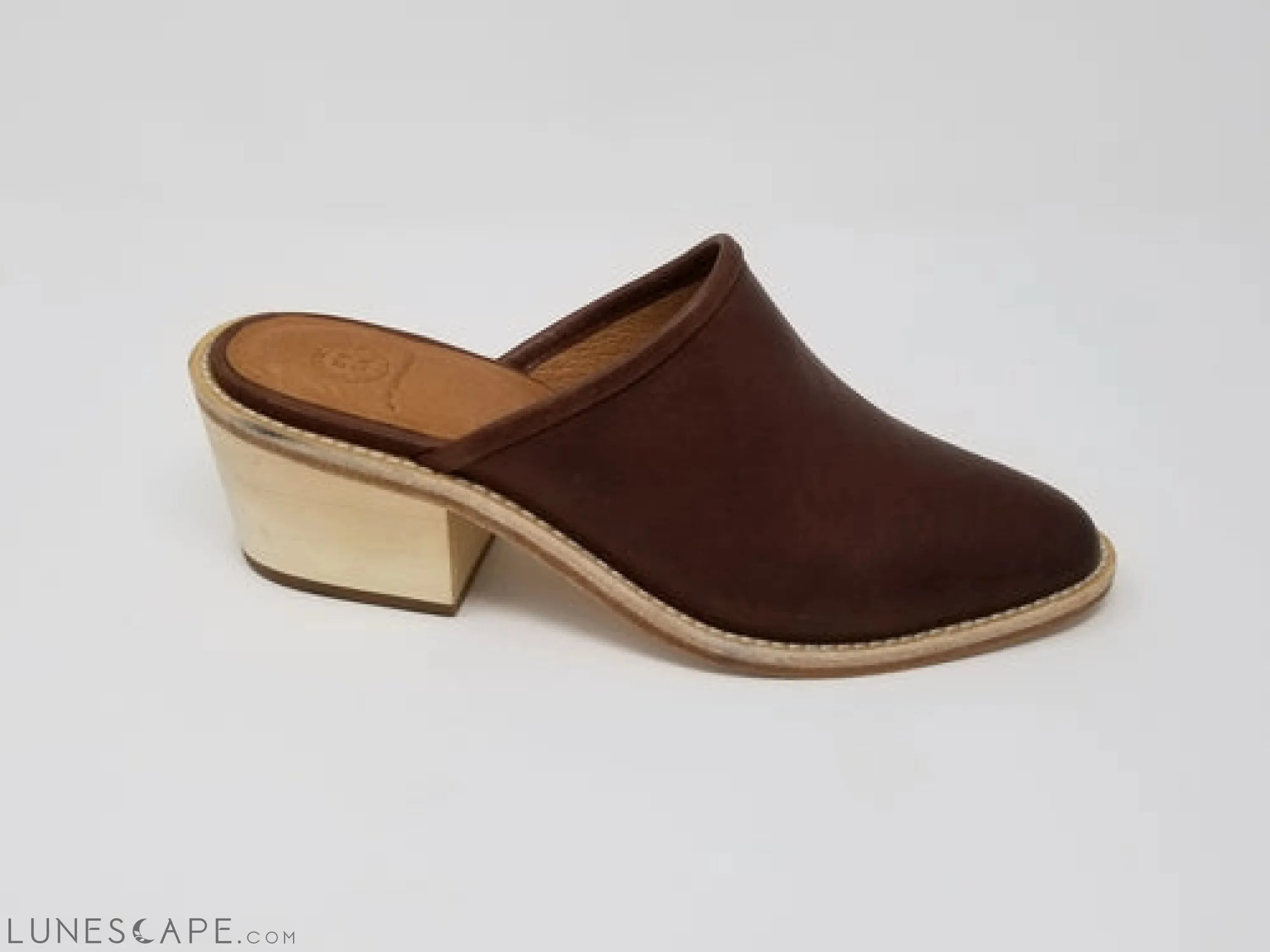 Foxhill Pointed Toe Slip Flat Sole On Leather Mule