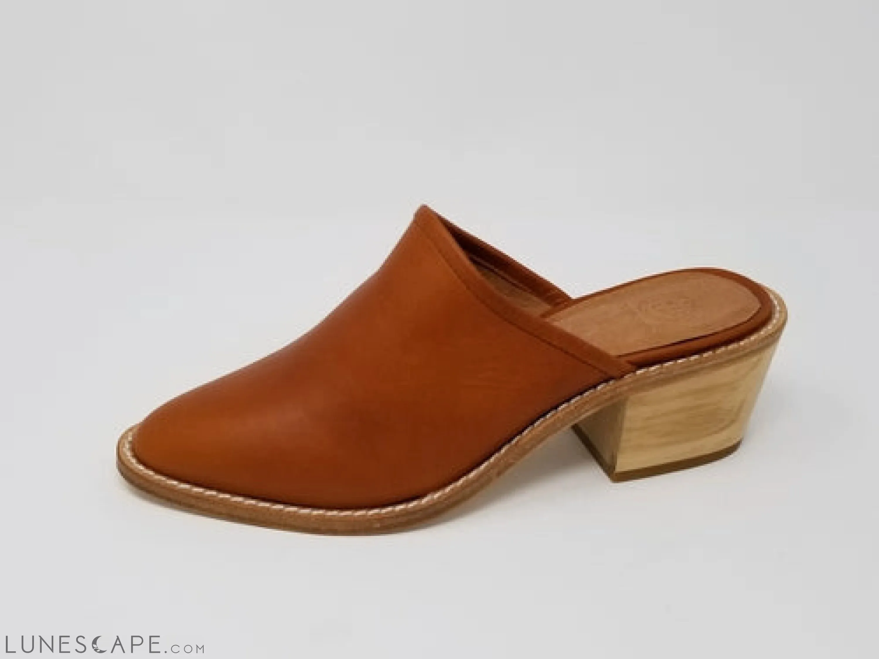 Foxhill Pointed Toe Slip Flat Sole On Leather Mule