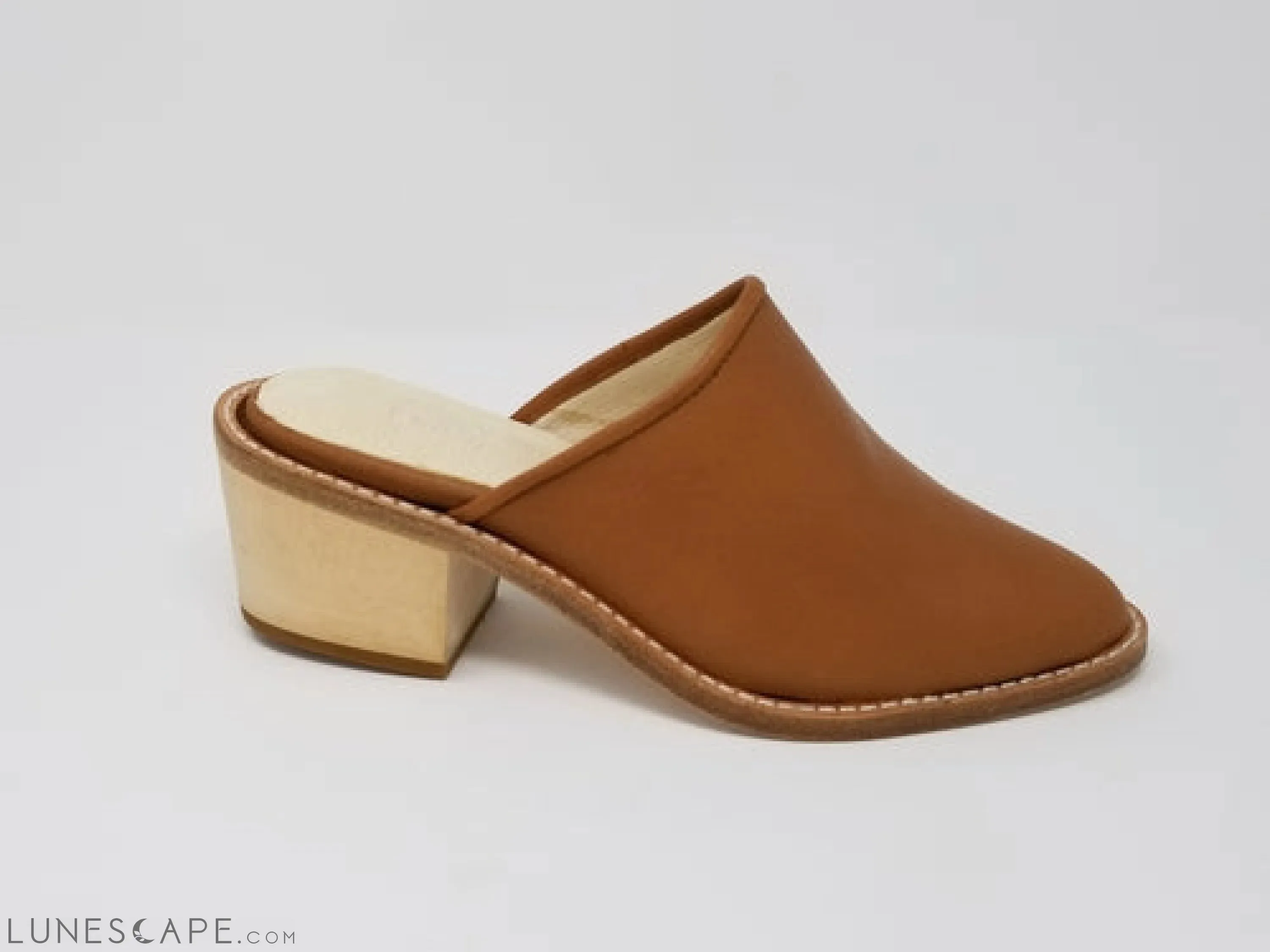 Foxhill Pointed Toe Slip Flat Sole On Leather Mule