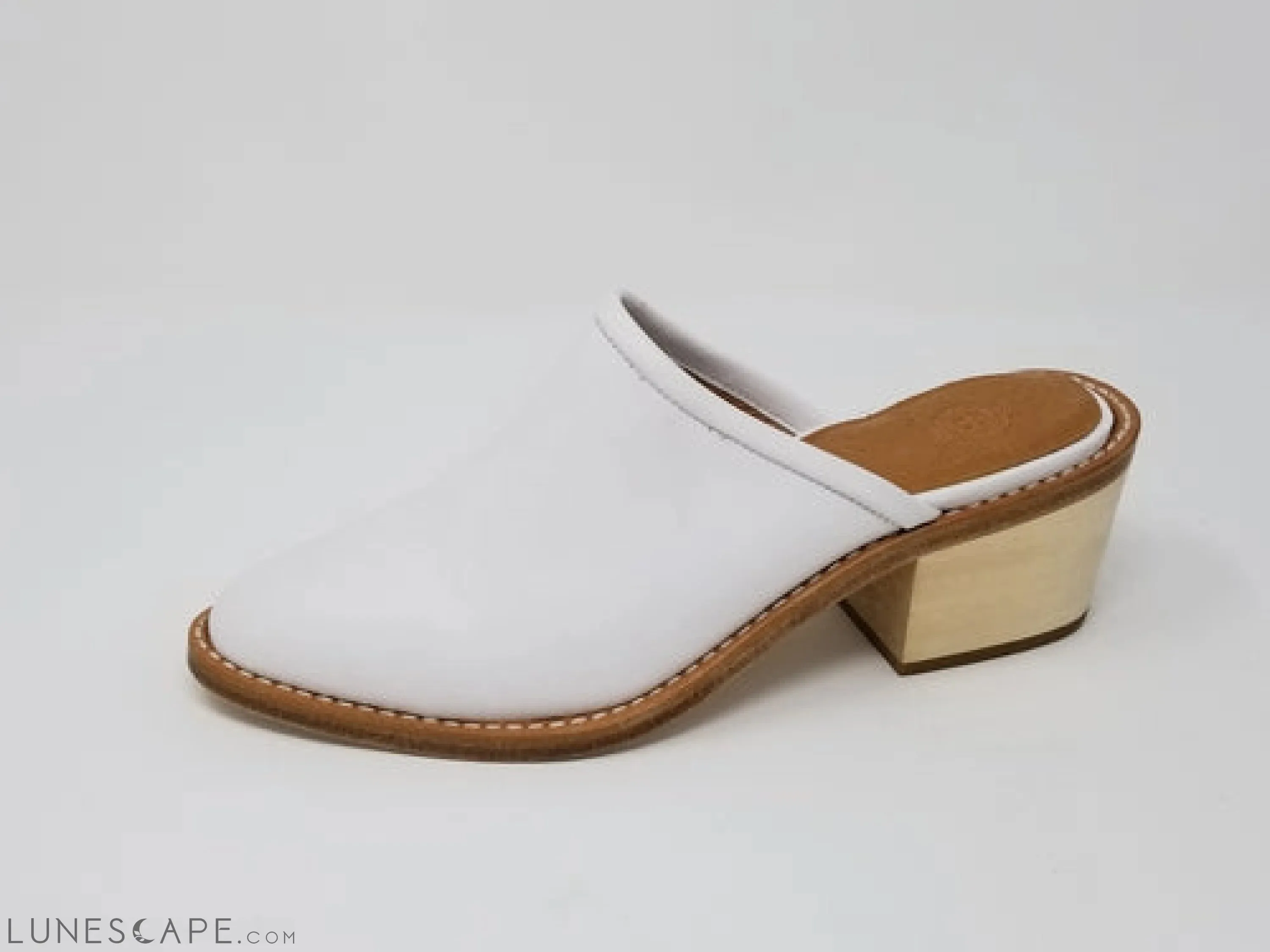 Foxhill Pointed Toe Slip Flat Sole On Leather Mule