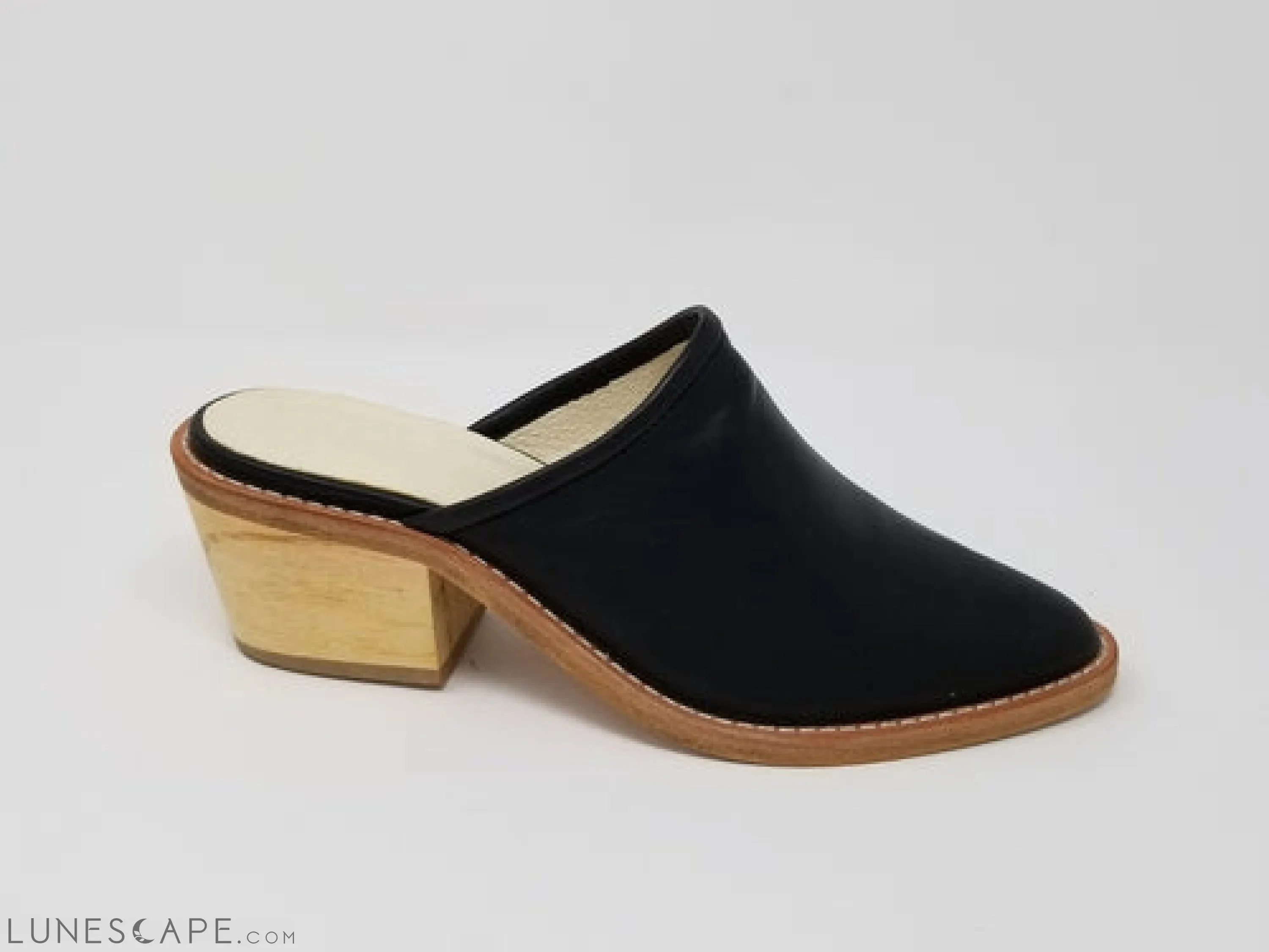 Foxhill Pointed Toe Slip Flat Sole On Leather Mule
