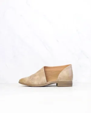 Gigi Vegan Pointed Toe Flats in Taupe
