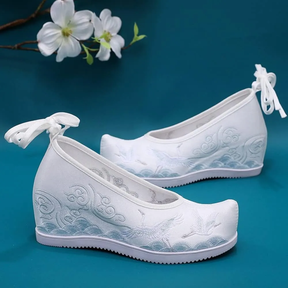 Ladies Hanfu Shoes Embroidered Chinese Traditional Style Flat Shoes Vintage Handmade Flower Embroidery Shoes for Women