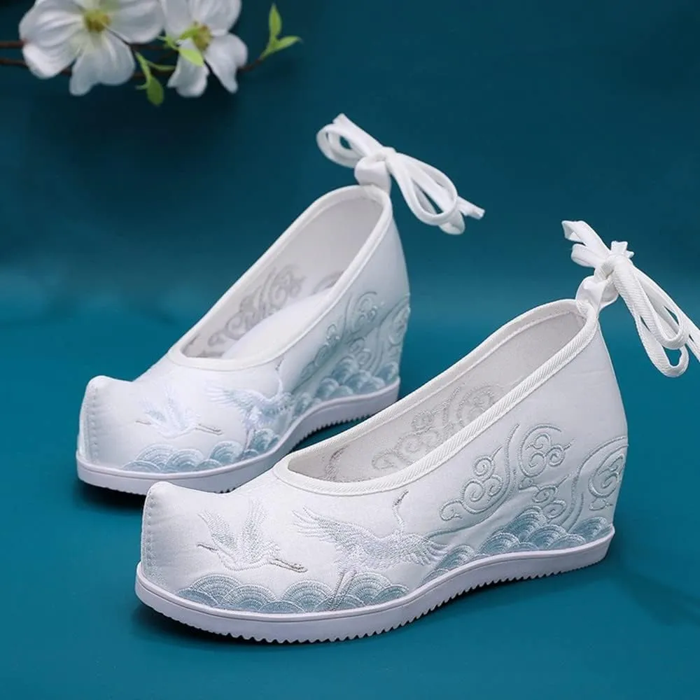 Ladies Hanfu Shoes Embroidered Chinese Traditional Style Flat Shoes Vintage Handmade Flower Embroidery Shoes for Women