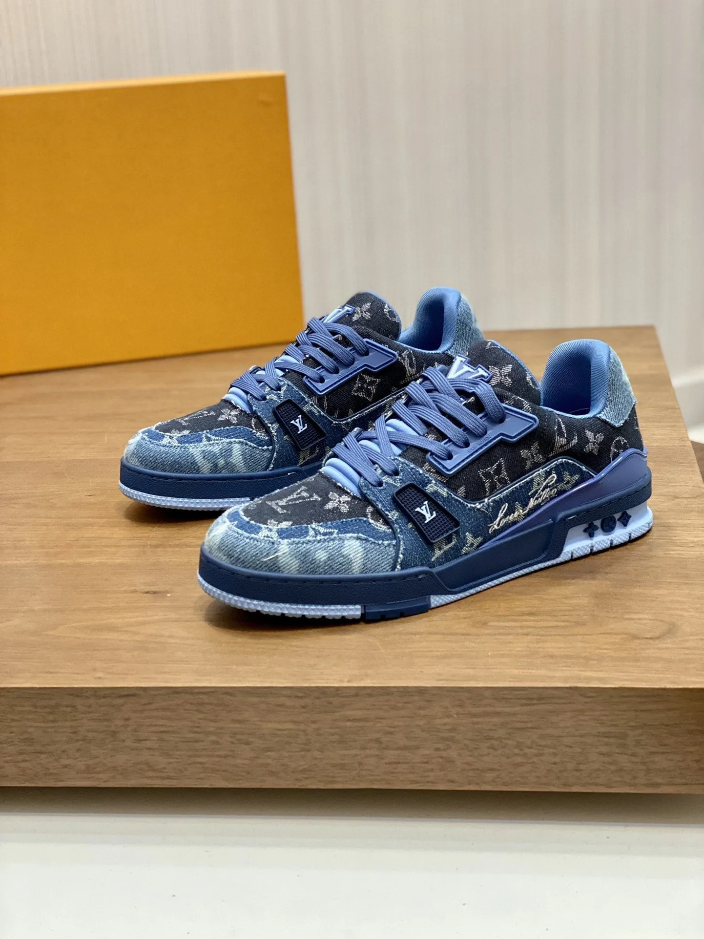 Louis TRAINER Safe DENIM Vuitton  Exceptional SNEAKER