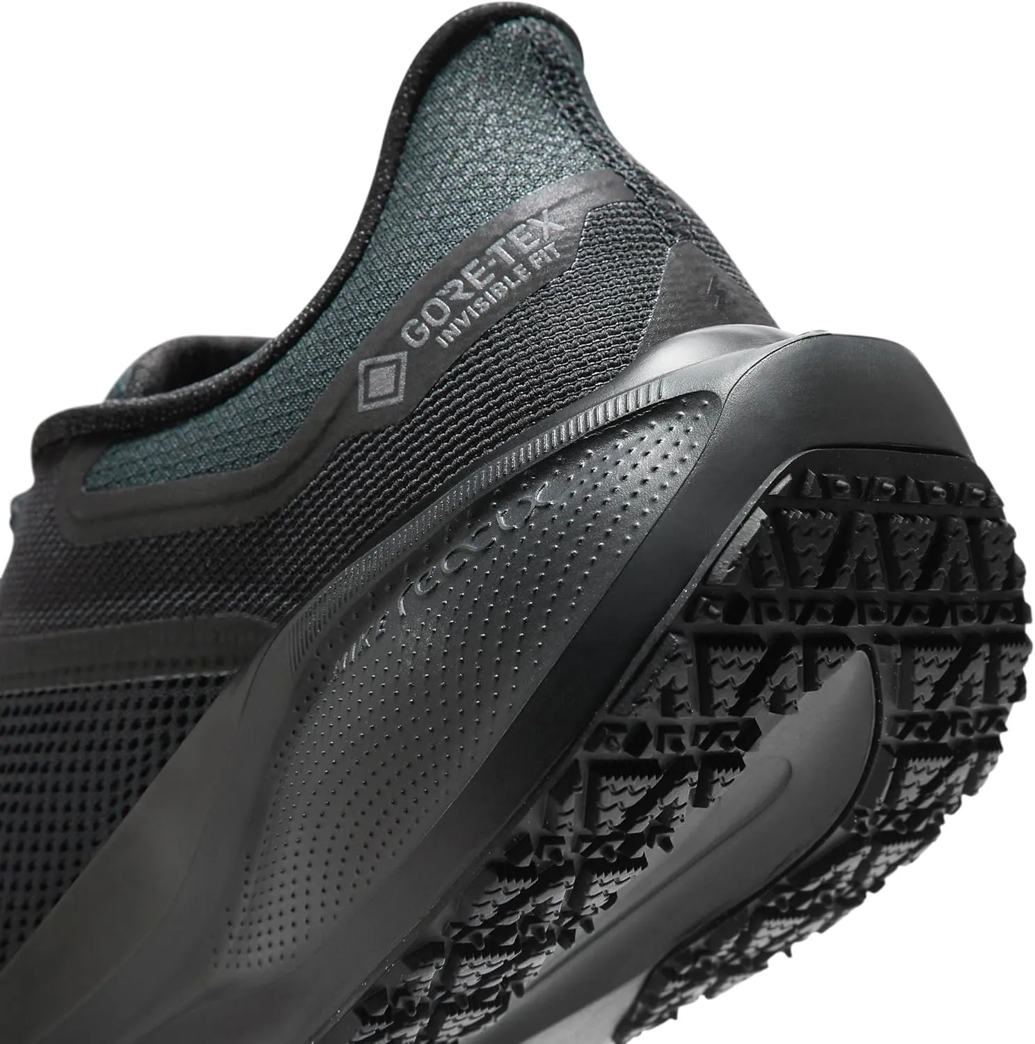 Nike Women's Pegasus 41 Gore-tex Sneaker