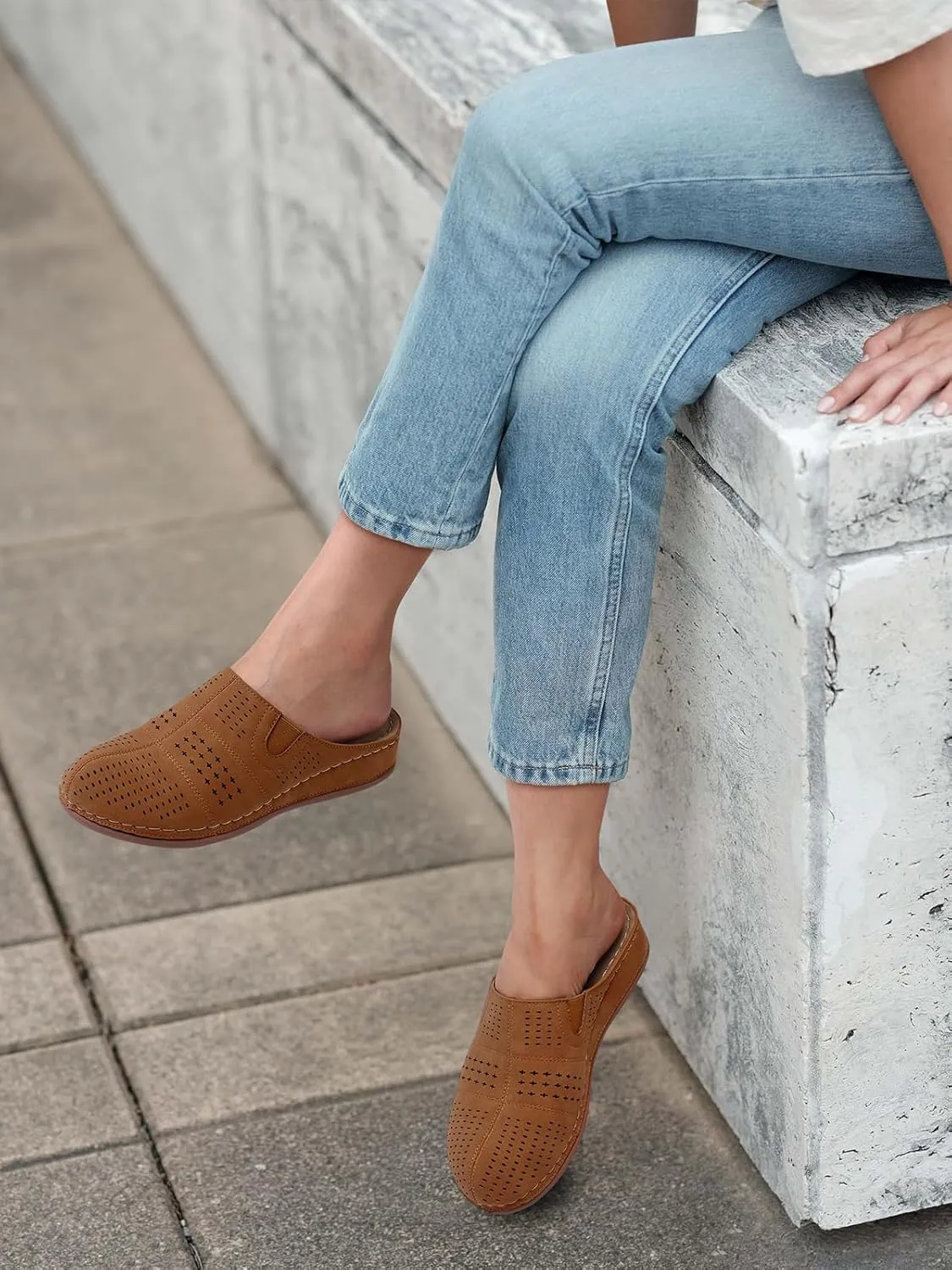SHIBEVER Clogs for Womens Mules Shoes: Slip-On Flat Mule Shoes - Closed Toe Sandals Comfortable
