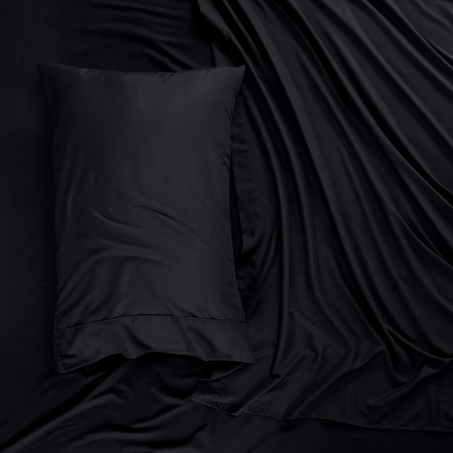 Utopia Bedding Queen Sheet Set - Brushed Microfiber - Soft Bed Sheets for Queen Size Bed Set - Includes 1 Fitted, 1 Flat, & 2 Pillow Cases - Deep Pocket (Black)