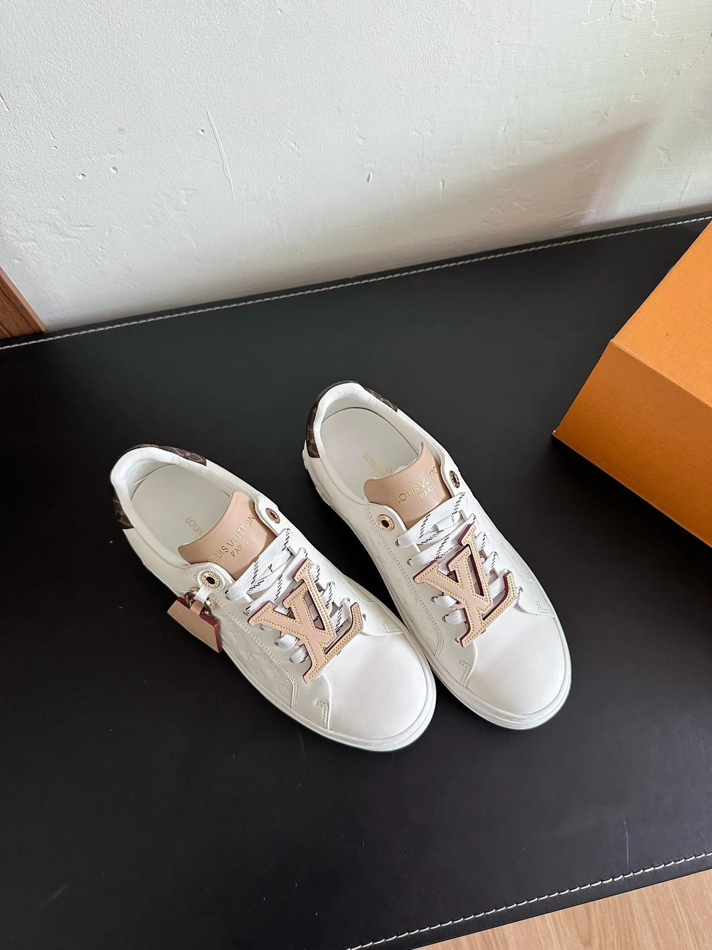 Vuitton Louis Beige Out White Sneakers Time Big ticket savings Calfskin Mix Monogram Safe transaction