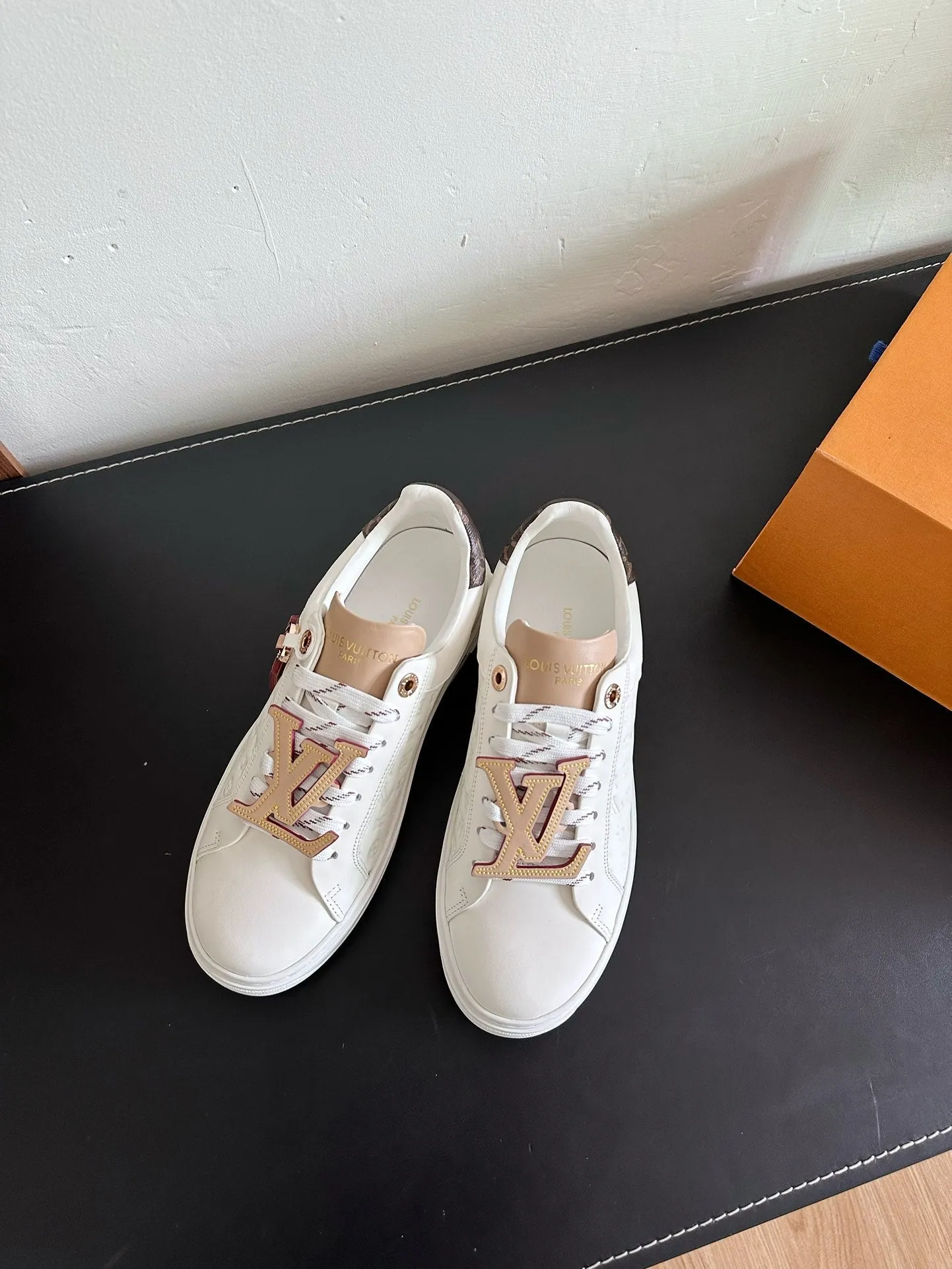 Vuitton Louis Beige Out White Sneakers Time Big ticket savings Calfskin Mix Monogram Safe transaction