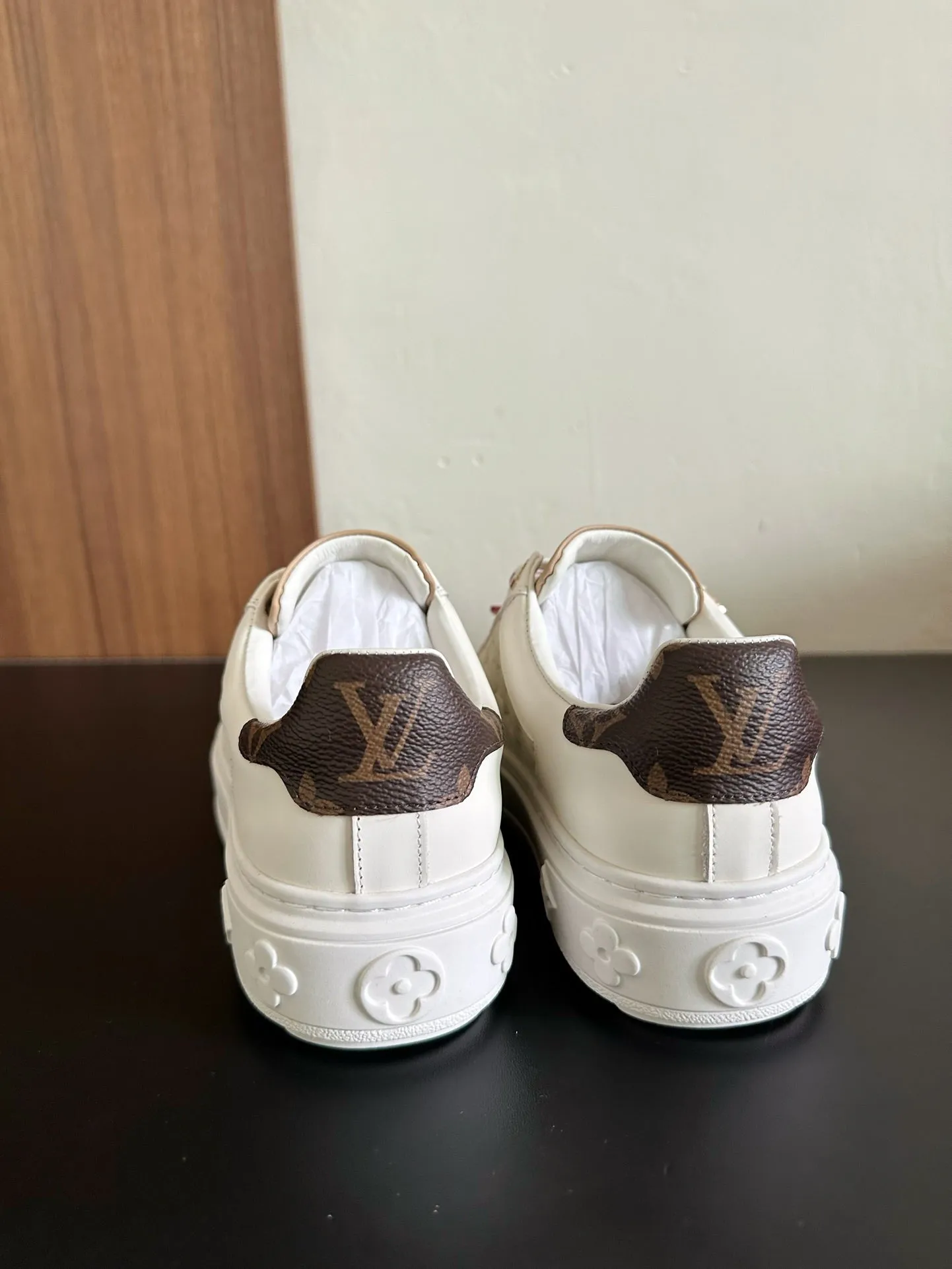 Vuitton Louis Beige Out White Sneakers Time Big ticket savings Calfskin Mix Monogram Safe transaction