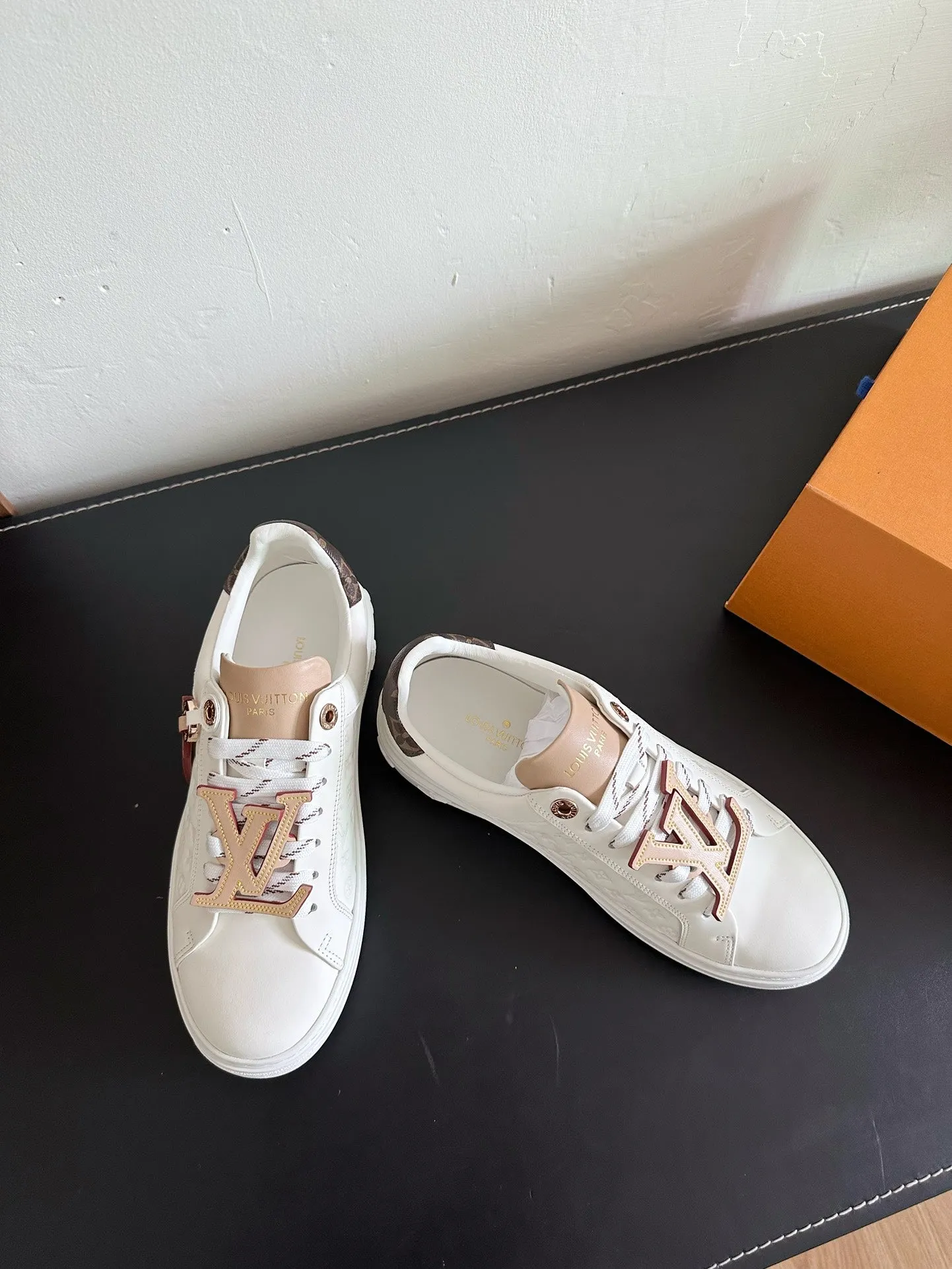 Vuitton Louis Beige Out White Sneakers Time Big ticket savings Calfskin Mix Monogram Safe transaction